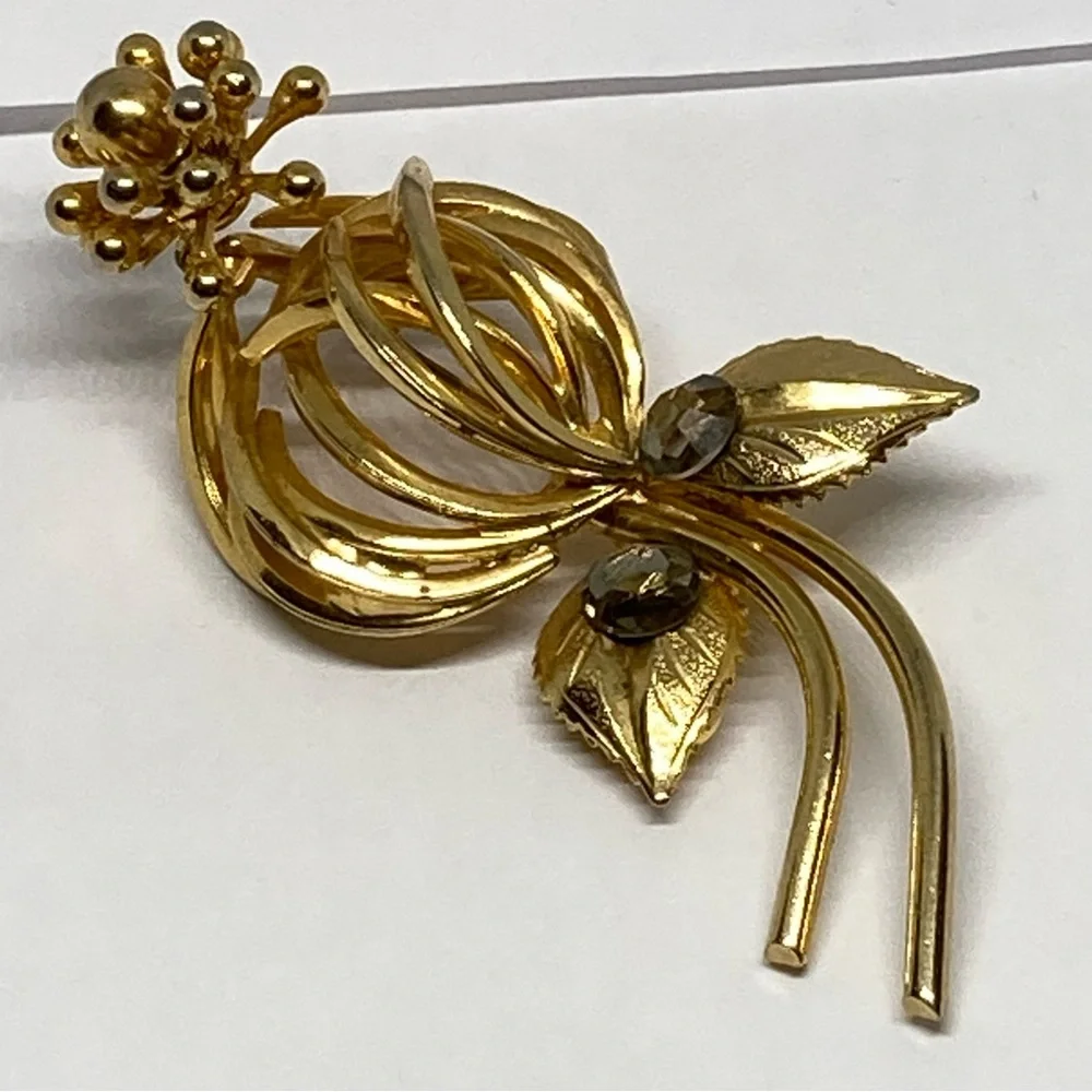 Vintage Warner New York Gold Tone Flower Brooch with Rhinestones